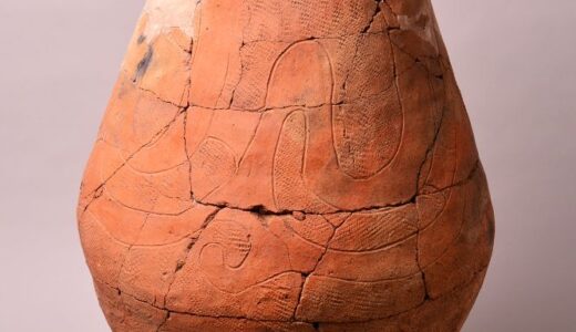 村を見守る先祖の墓